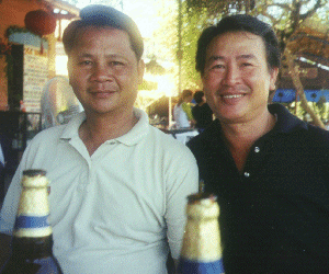 Mao restaurateur and singer Sy bygherre