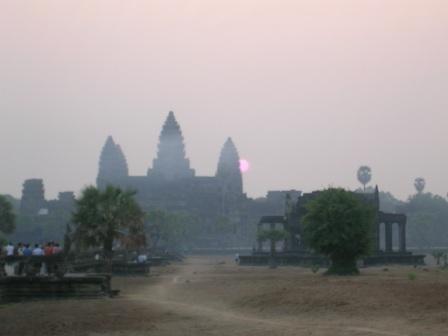 Solopgang over Angkor