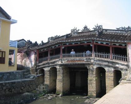 Hoi An's landmark: The Japanish Bridge