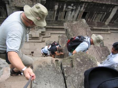 Meget stejle trapper ved Angkor Wat