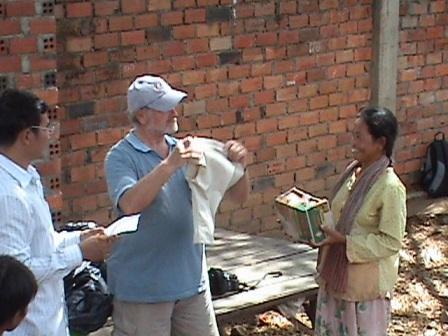 Henning at distribution of clothes