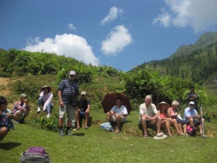  Group trekking 