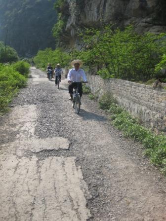 Bicycle tour from Hoa Luu 