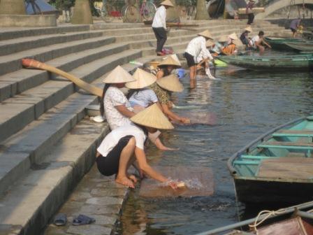 Wash early morning Tam Coc 