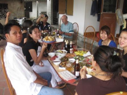 Lunch at Oanh parents 