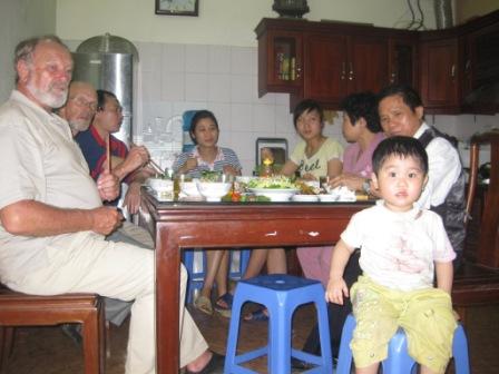 Thuys daughter Linh in fore 