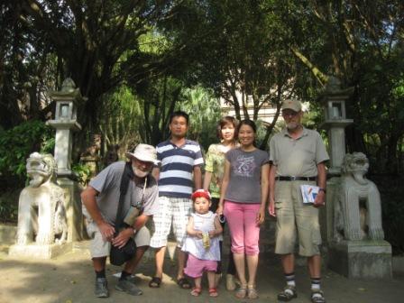 Group in Thank Chuong Viet Palace 