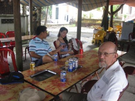 We Anh, Thuy and Erik got a beer in Viet Hai 