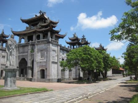 Vietnam's largest church