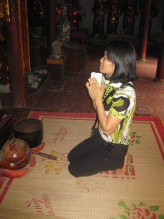 Thuy in Sai temple 