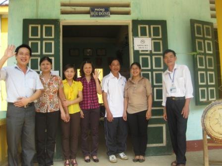 Teacher Staff wave goodbye